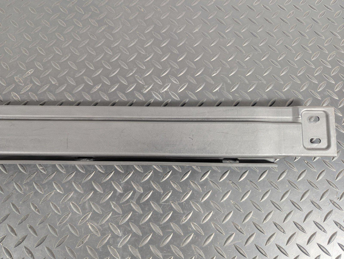 11-19 MERCEDES BENZ ML W166 BOOT FLOOR RAIL TRIM COVER  LEFT SIDE A1666841131