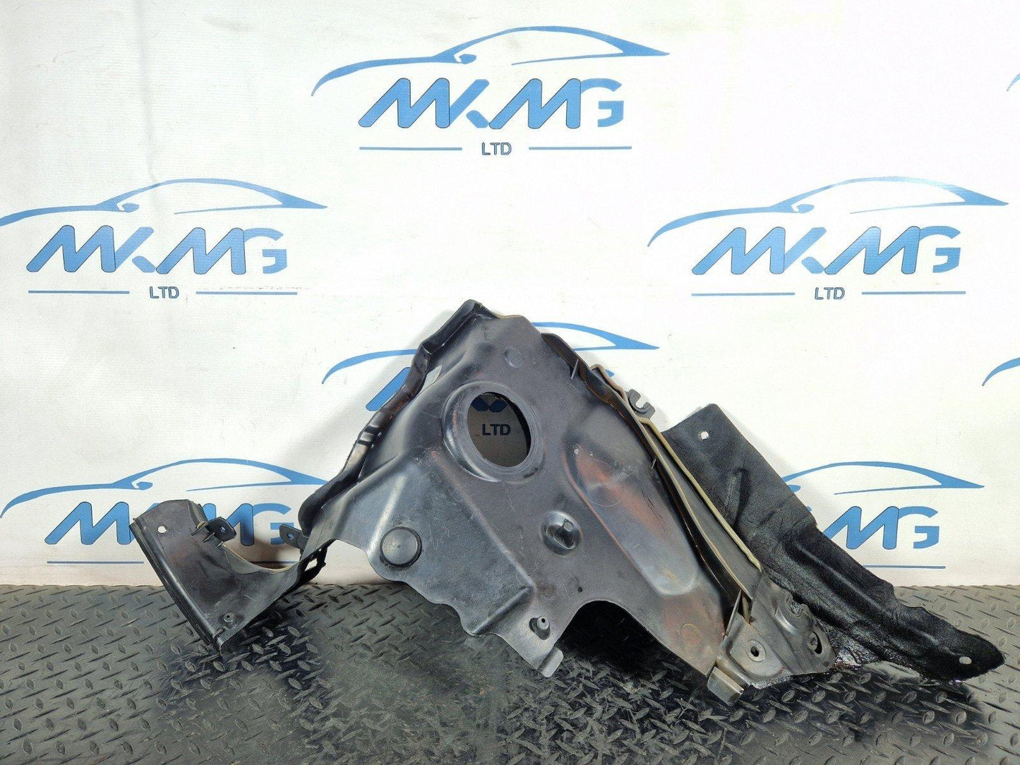 16-19 MERCEDES BENZ GLE W166 GENUINE BOTTOM RIGHT PARTITION BRACKET A1666201801