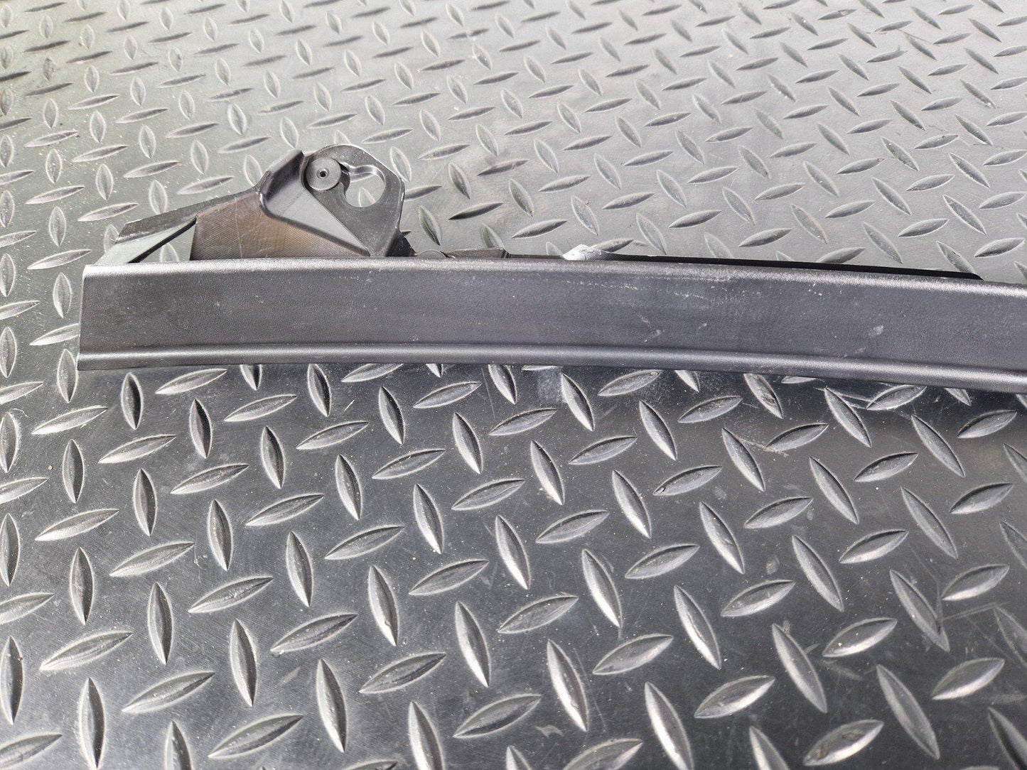 14-19 MERCEDES BENZ GLA X156 UNDER BONNET WINDSCREEN WASHER JET TRIM A1768600014