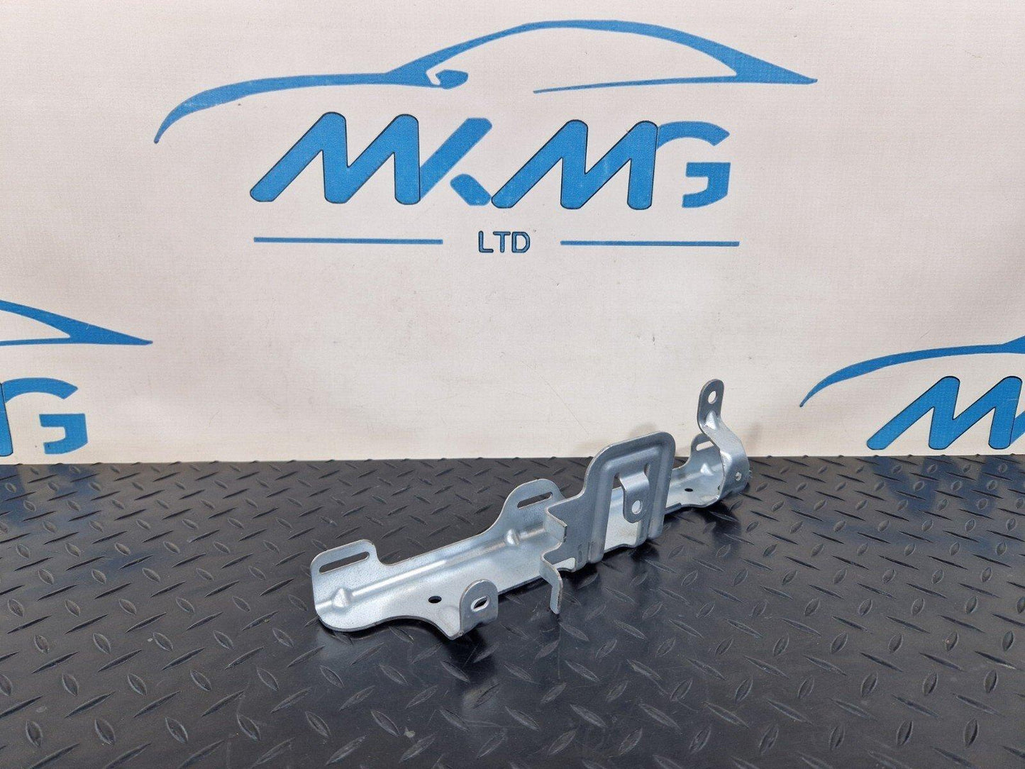 14-21 MERCEDES BENZ C200d W205 GENUINE RIGHT SIDE O/S BOOT BRACKET A2056914400