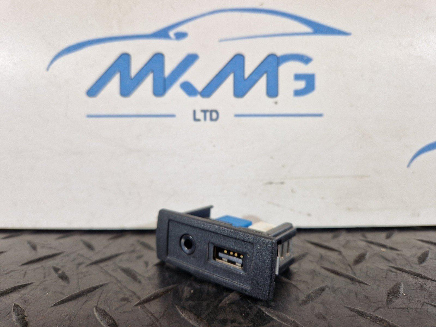14-23 MERCEDES VITO W447 GENUINE OEM ORIGINAL USB/AUX ADAPTER A4478200087