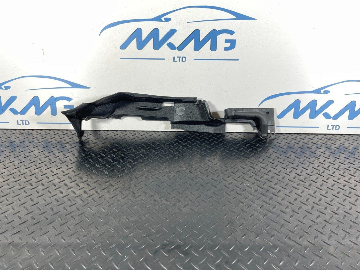 16-19 AUDI A4 B9 AVANT GENUINE RIGHT DRIVER SIDE WING PANEL SEAL 8W0821170