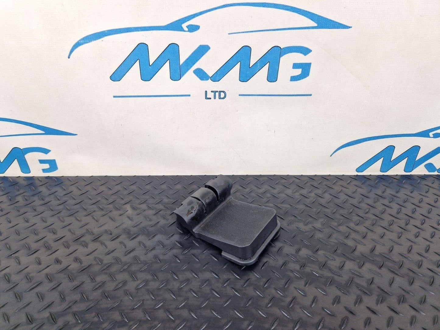 12-17 AUDI S5 CONVERTIBLE GENUINE REAR SEAT SEATBELT LOCK TRIM COVER 8F0857717