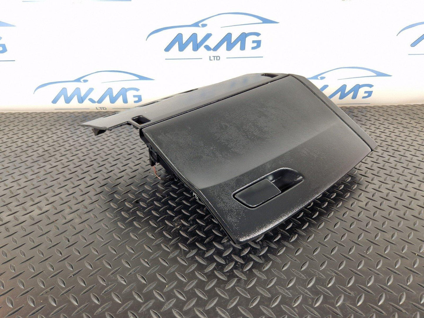 16-19 AUDI A4 B9 S-LINE GENUINE DASHBOARD GLOVE BOX 8W2857035 8W0971679E