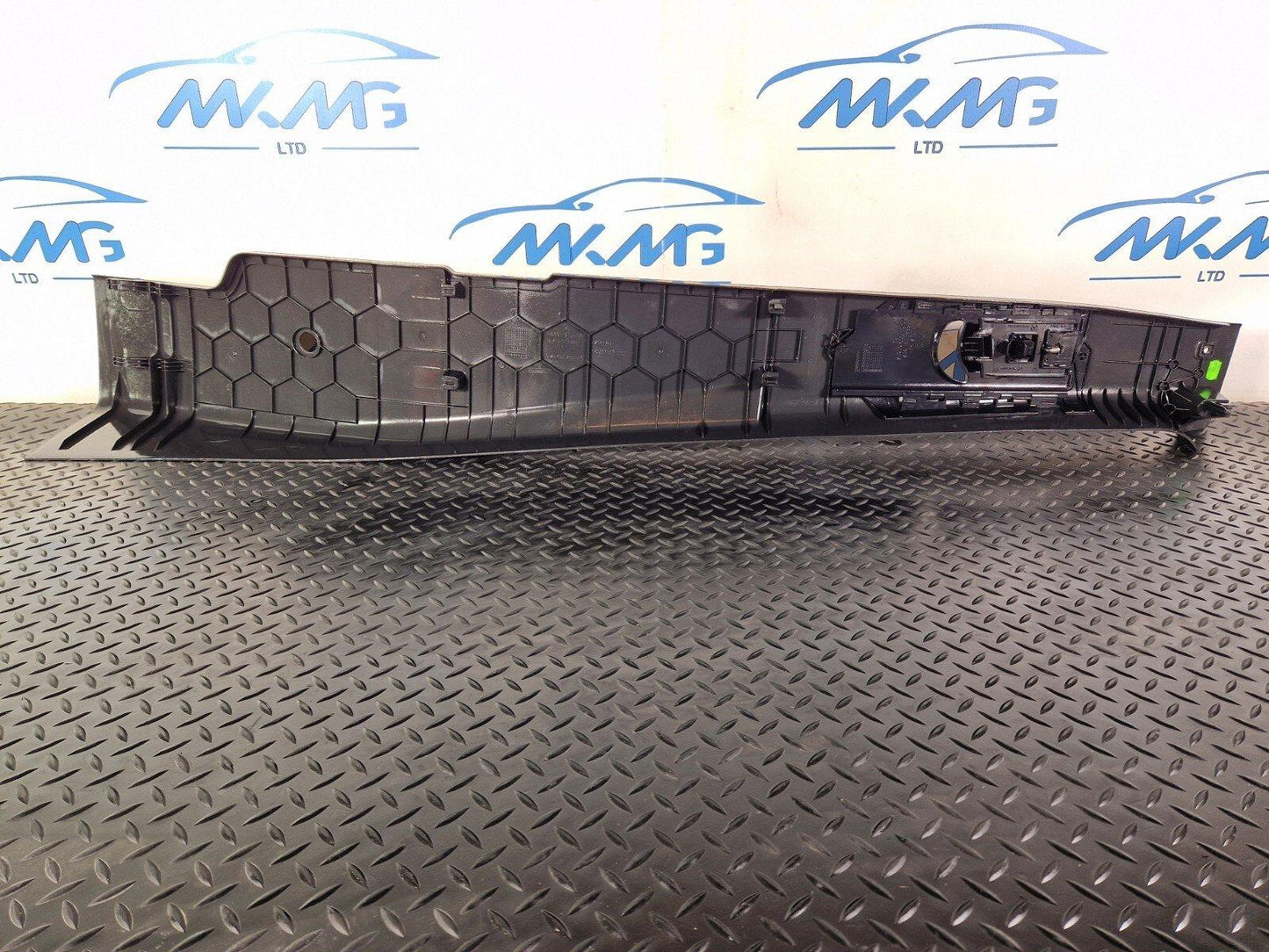 18ON MERCEDES BENZ SPRINTER W907 W910 RIGHT SIDE B PILLAR TRIM COVER A9076905200