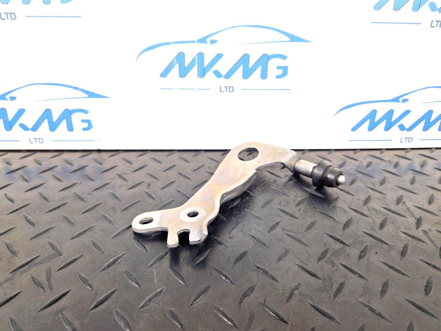 14-21 MERCEDES-BENZ C250 W205 OEM ENGINE LEFT REAR LIFTING LUG CLIP MOUNT HOLDER