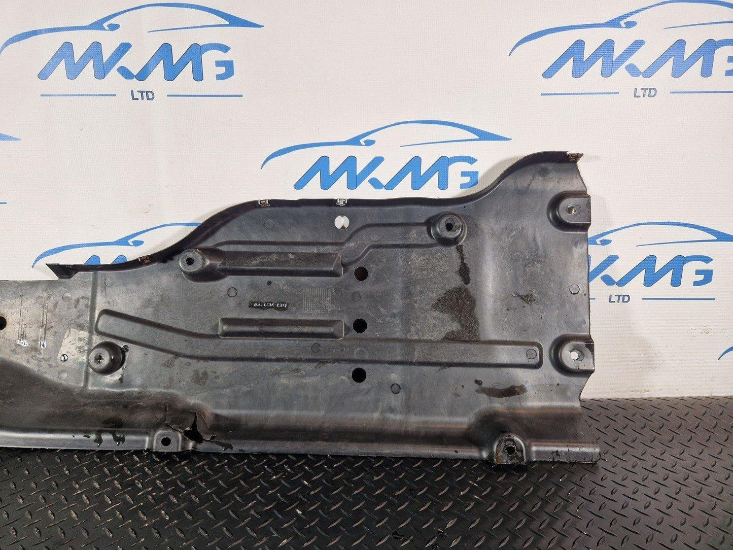 11-19 MERCEDES BENZ ML W166 LEFT SIDE UNDERBODY COVER A1666801801 DAMAGED