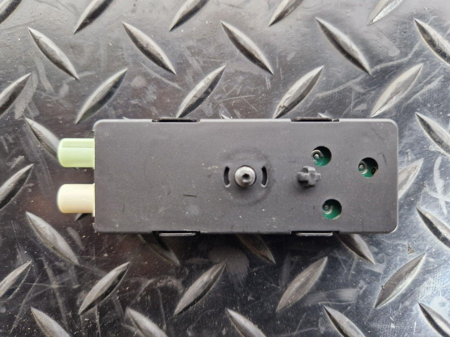 20-ON BMW 1 2 SERIES M-SPORT GENUINE F44 F40 ANTENA AMPLIFIER 8795943