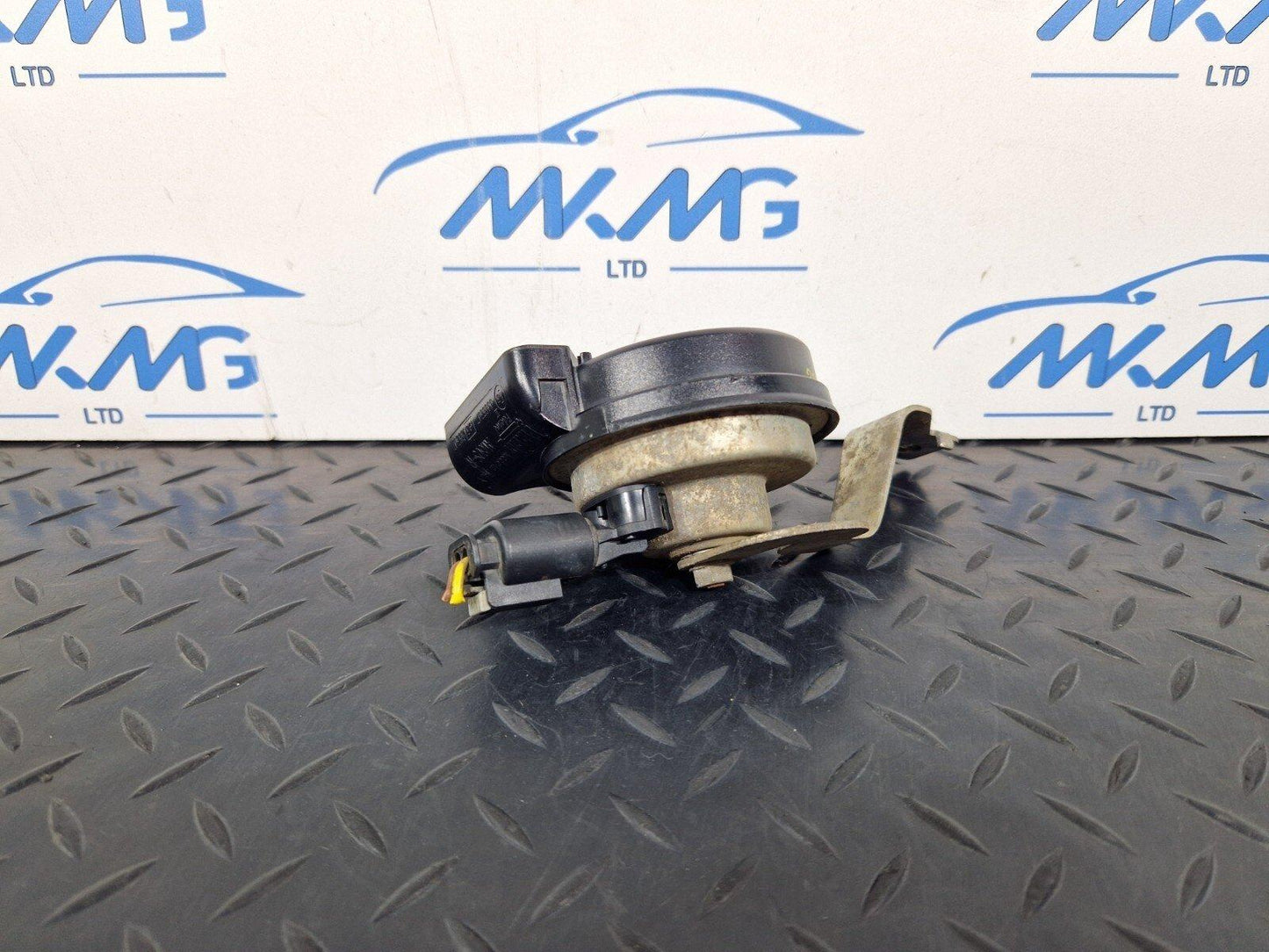 14-21 MERCEDES BENZ C200d W205 GENUINE FRONT LEFT N/S HORN SIGNAL A2055420920