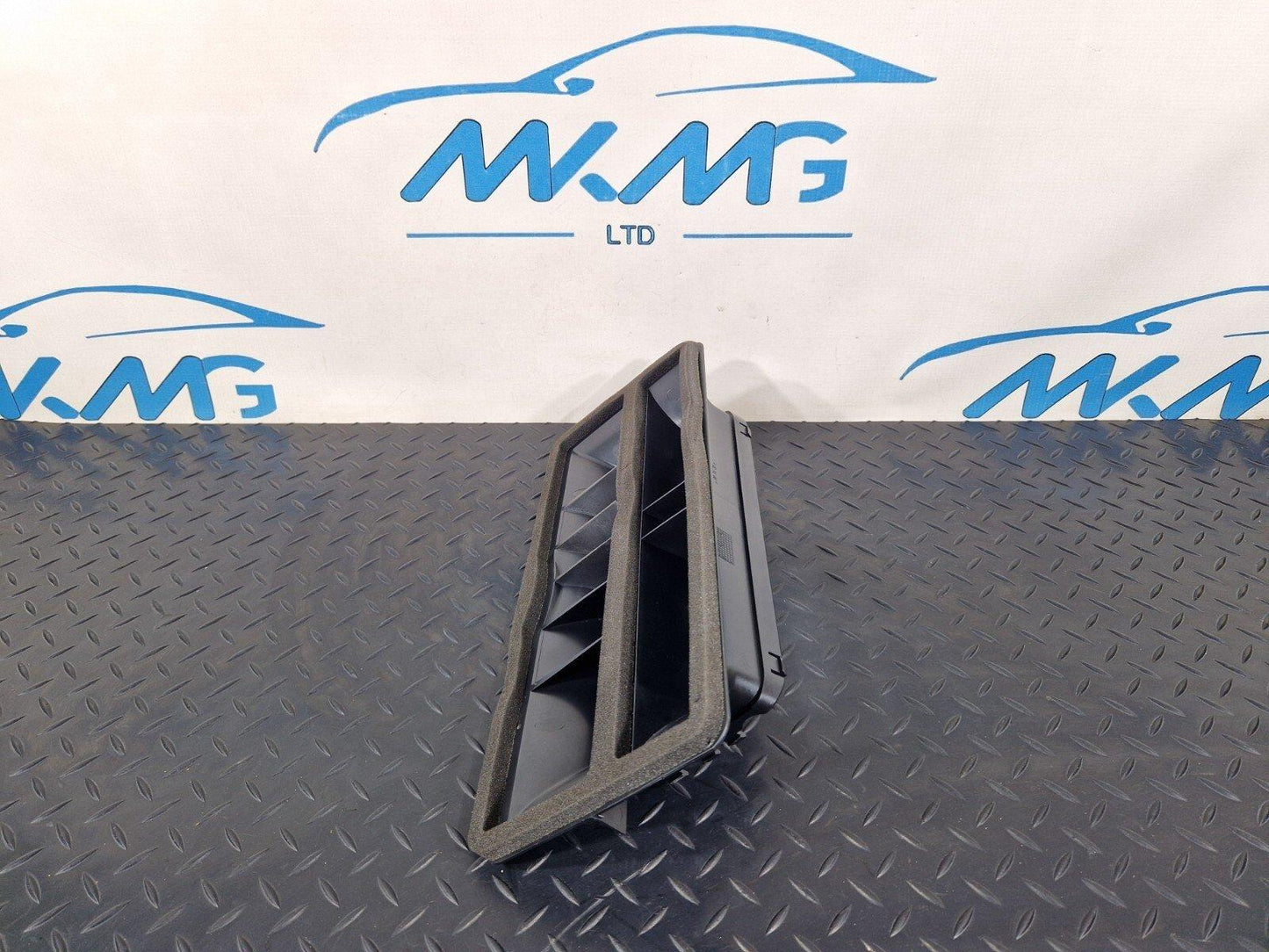 15-18 AUDI A7 4G GENUINE OEM CENTRE DEFROST AIR DUCT GRILLE CHANNEL 4G2858431