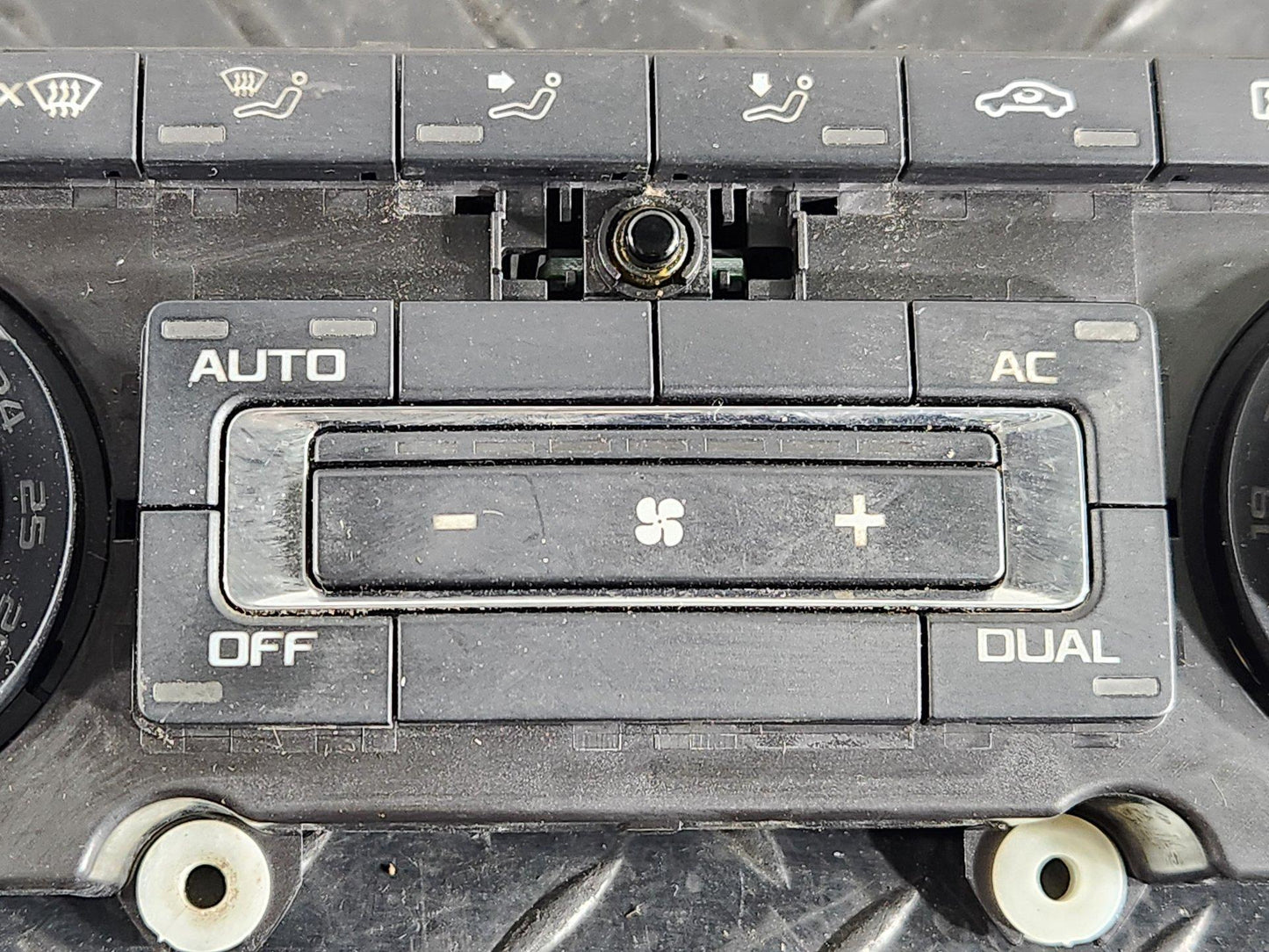 Skoda Octavia MK2 FL (1Z) Station Wagon Climate Control Panel Unit 3T0907044AB