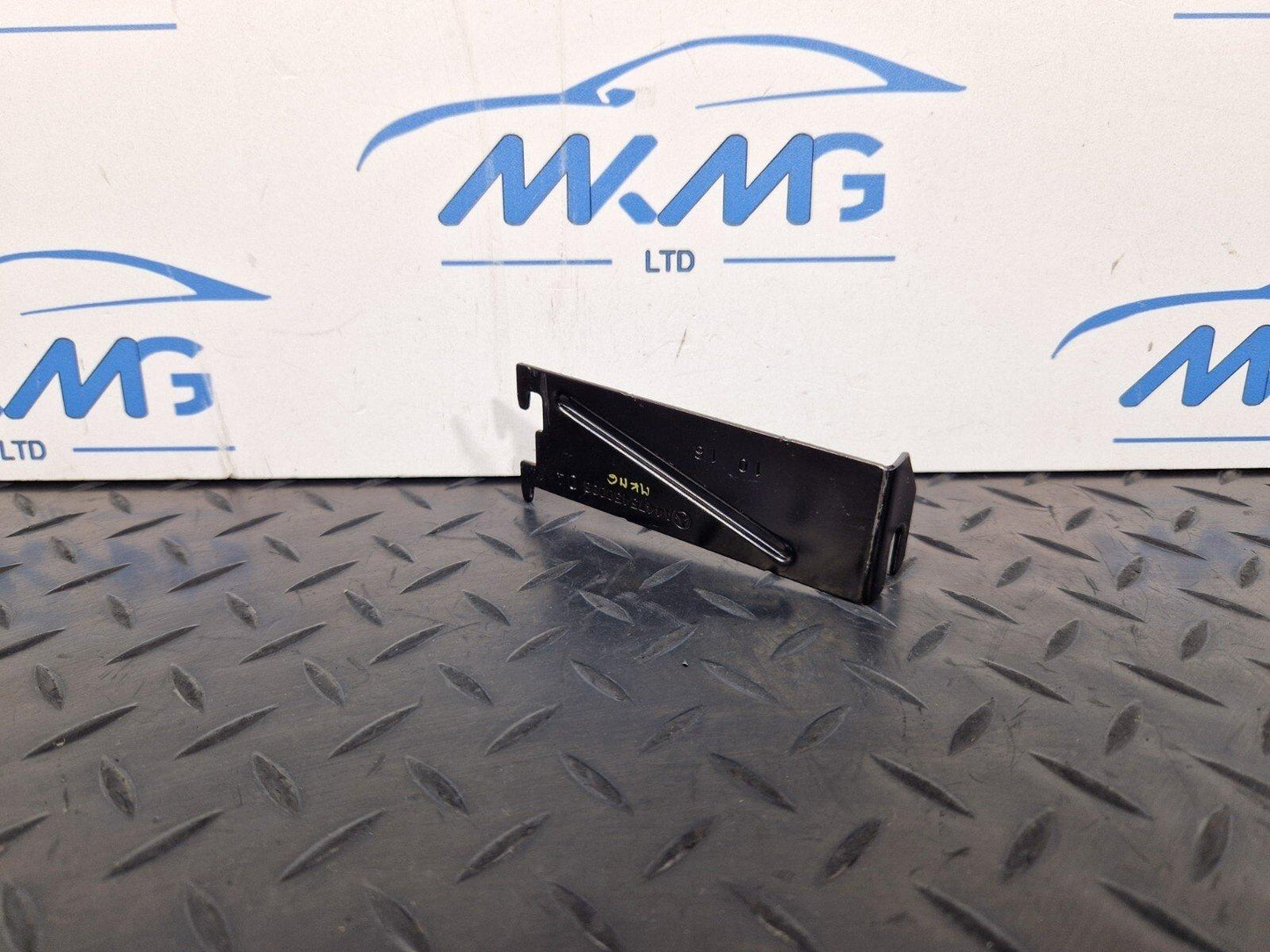 14-23 MERCEDES BENZ VITO W447 AUXILIARY BATTERY BRACKET MOUNT PLATE A4475450086
