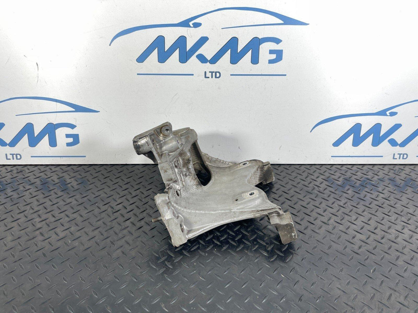 16-23 AUDI A5 F5 SPORTBACK LEFT SIDE ENGINE MOUNT BRACKET 8W0399295E