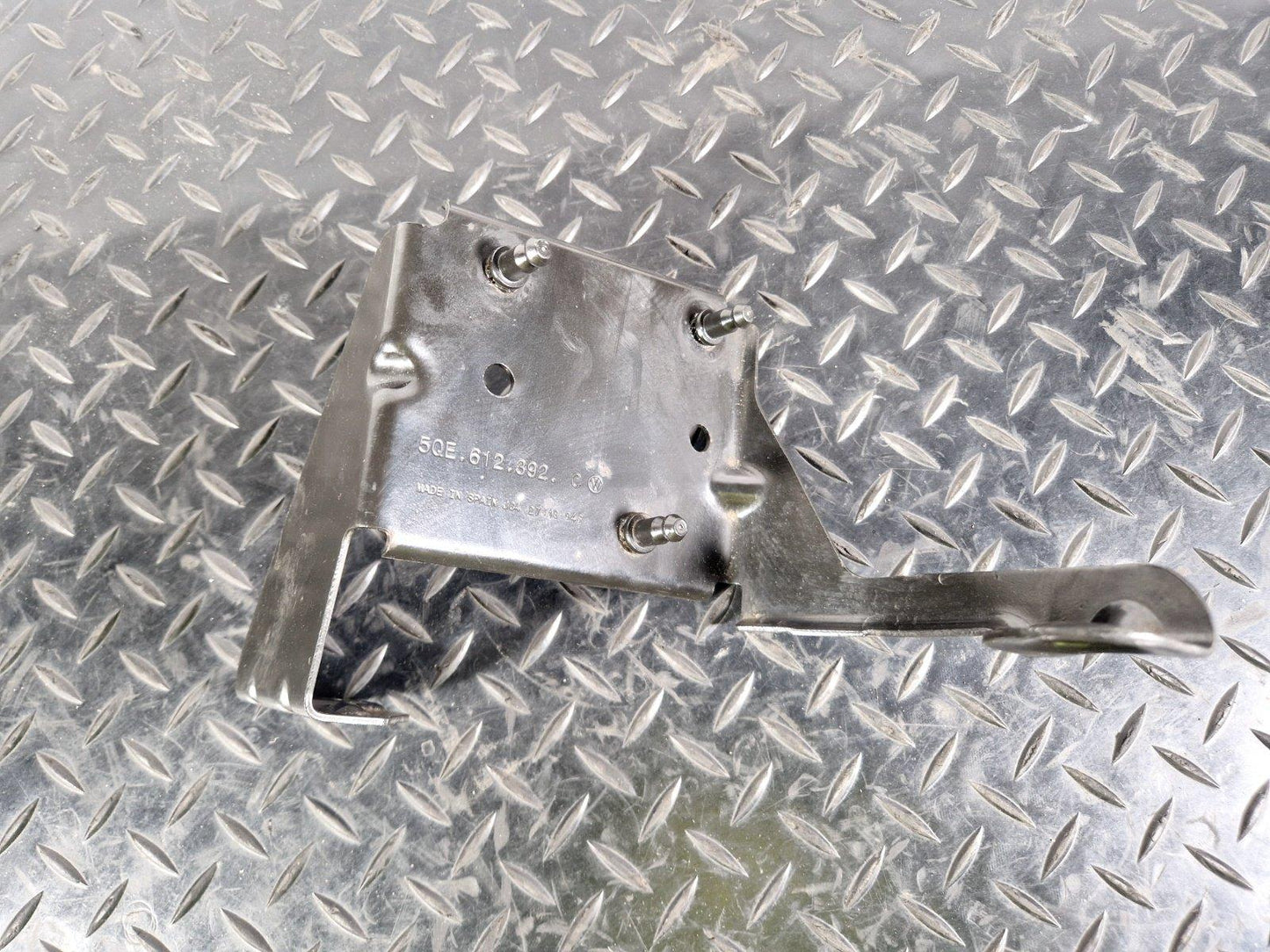 17-20 VW GOLF MK7 MK7.5 GENUINE ABS PUMP HOLDER BRACKET 5QE612392