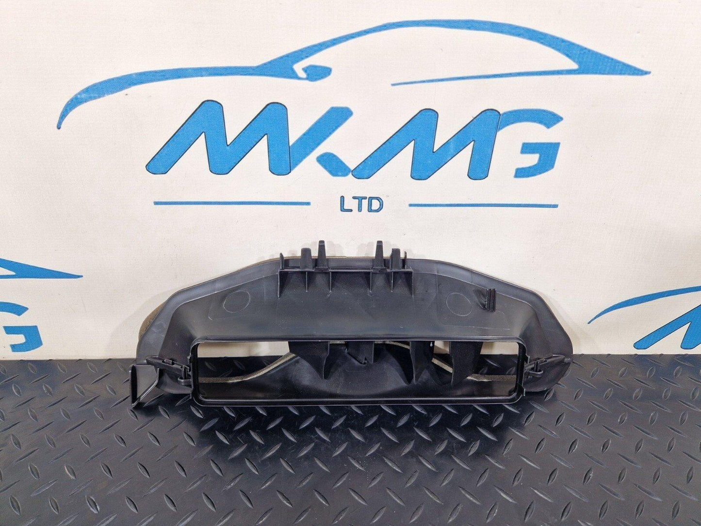 16-19 AUDI A4 B9 GENUINE DASHBOARD AIR VENT TRIM 8W2858431