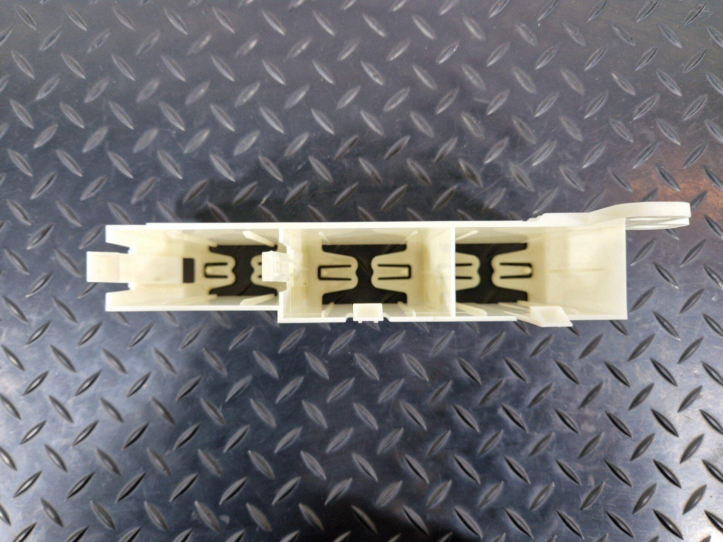 11-18 BMW 6 SERIES F06 LUGGAGE COMPARTMENT DEVICE HOLDER 9195794