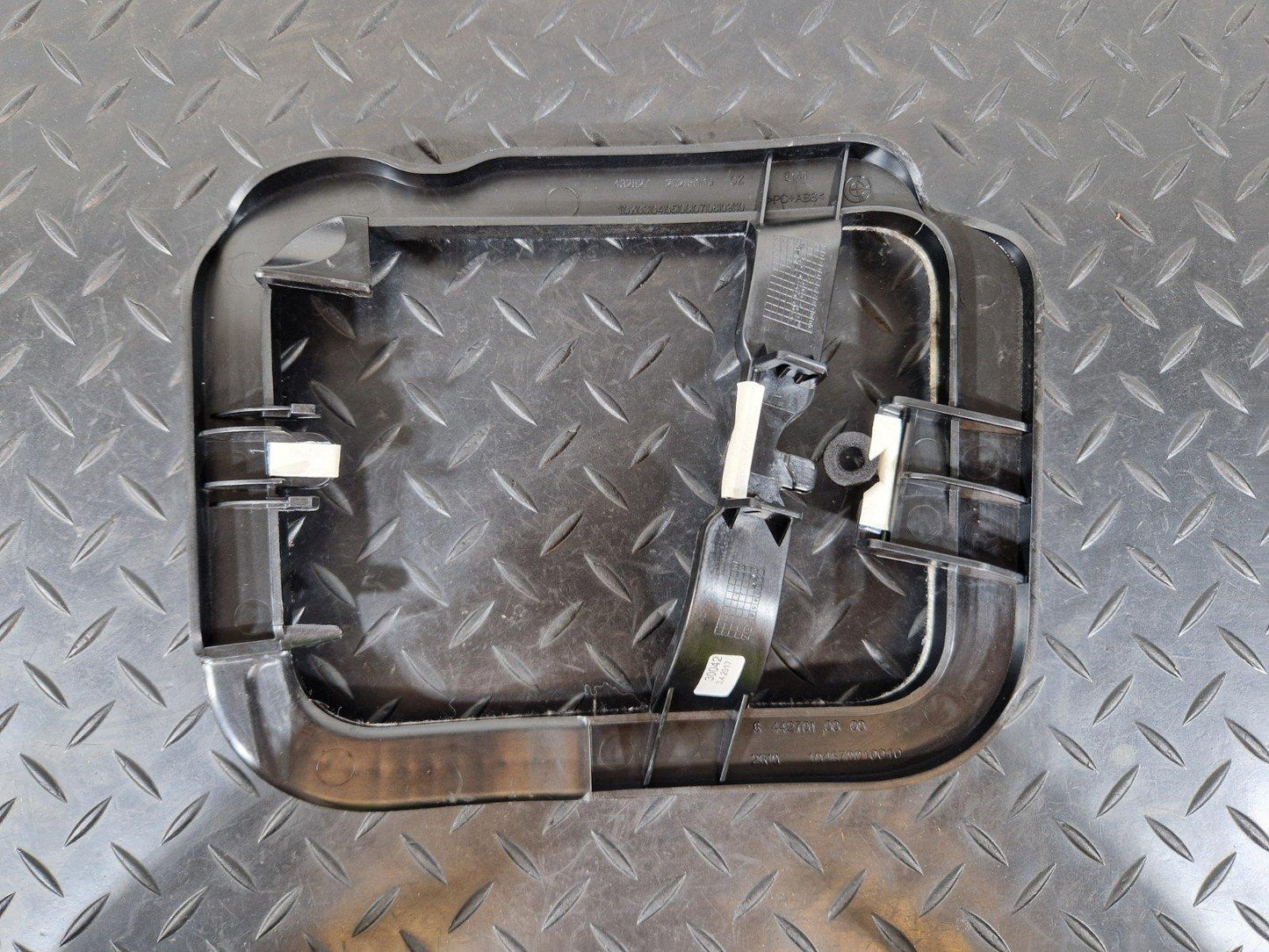 16-22 BMW X1 F48 GENUINE MIDDLE SECTION SEAT BELT BRACKET MOUNT 6442701
