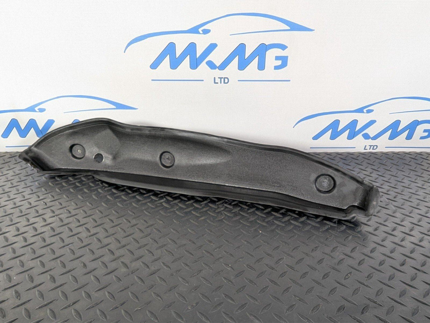 11-19 MERCEDES BENZ ML W166 FRONT RIGHT O/S WING FENDER COVER SEAL A1668890025