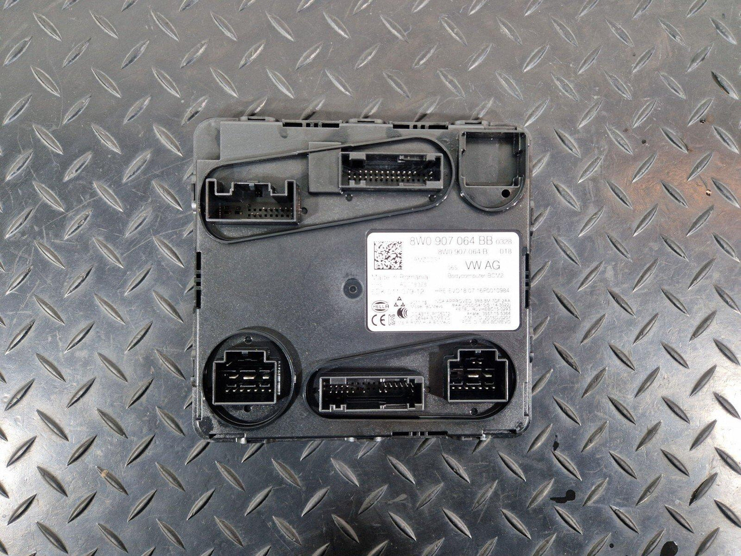 16-19 AUDI A4 AVANT B9 3.0 TDI S-LINE BODY CONTROL MODULE UNIT 8W0907064BB