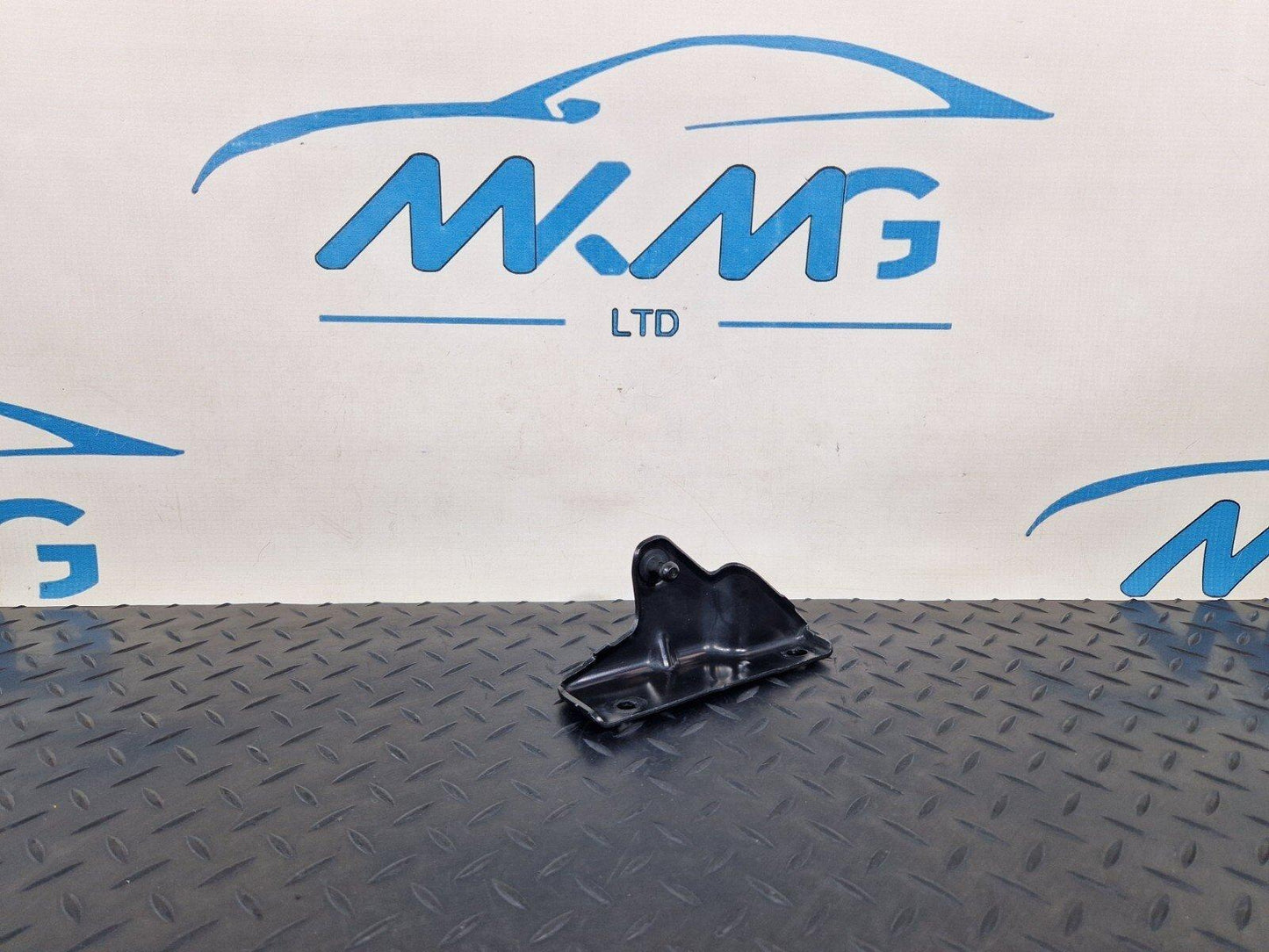 14-23 MERCEDES BENZ VITO W447 OEM REAR RIGHT O/S TAILGATE STRUT BRACKET HOLDER