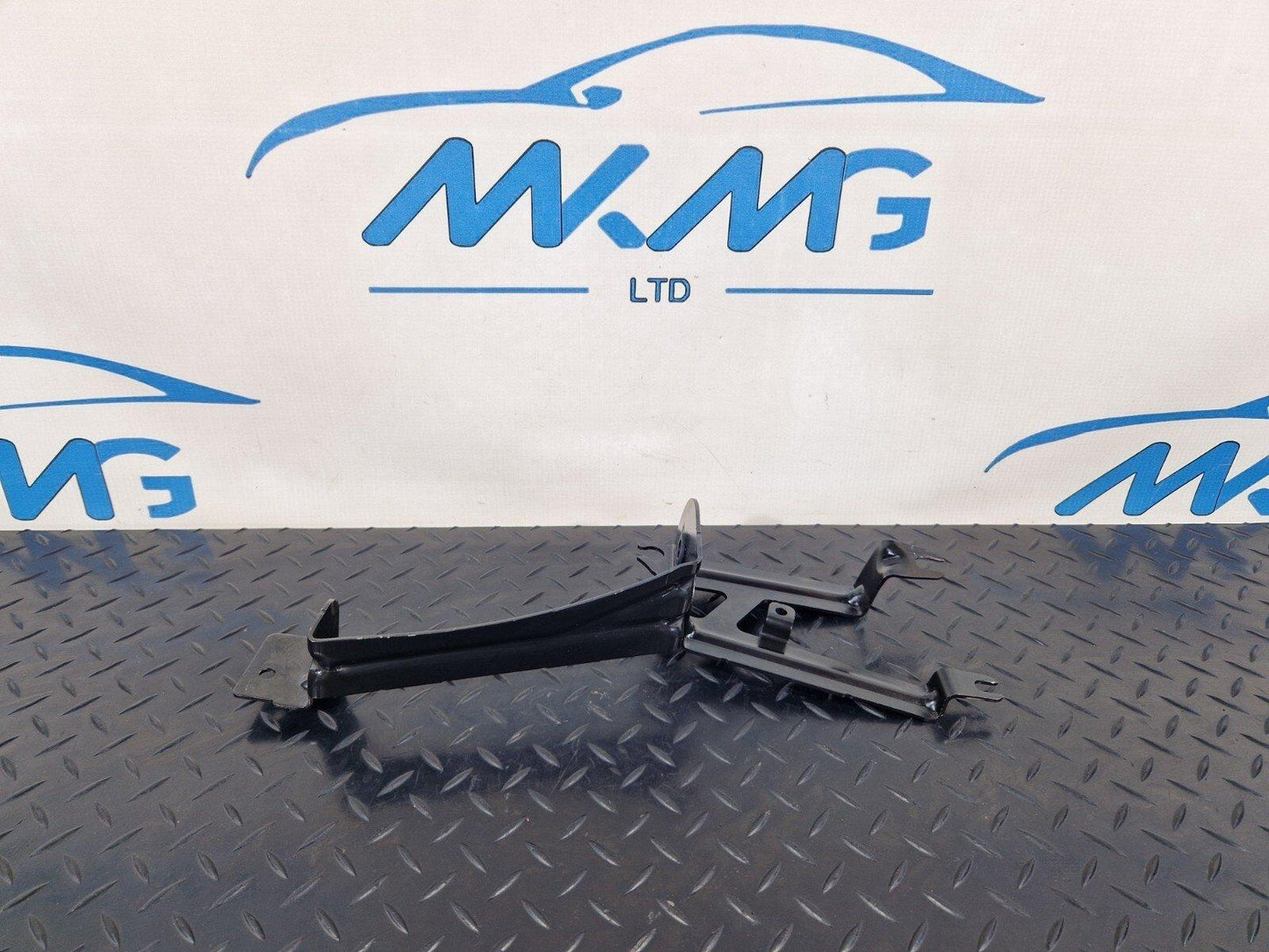 19-ON MERCEDES BENZ B CLASS W247 ABS PUMP MOUNT BRACKET SUPPORT A1774303400