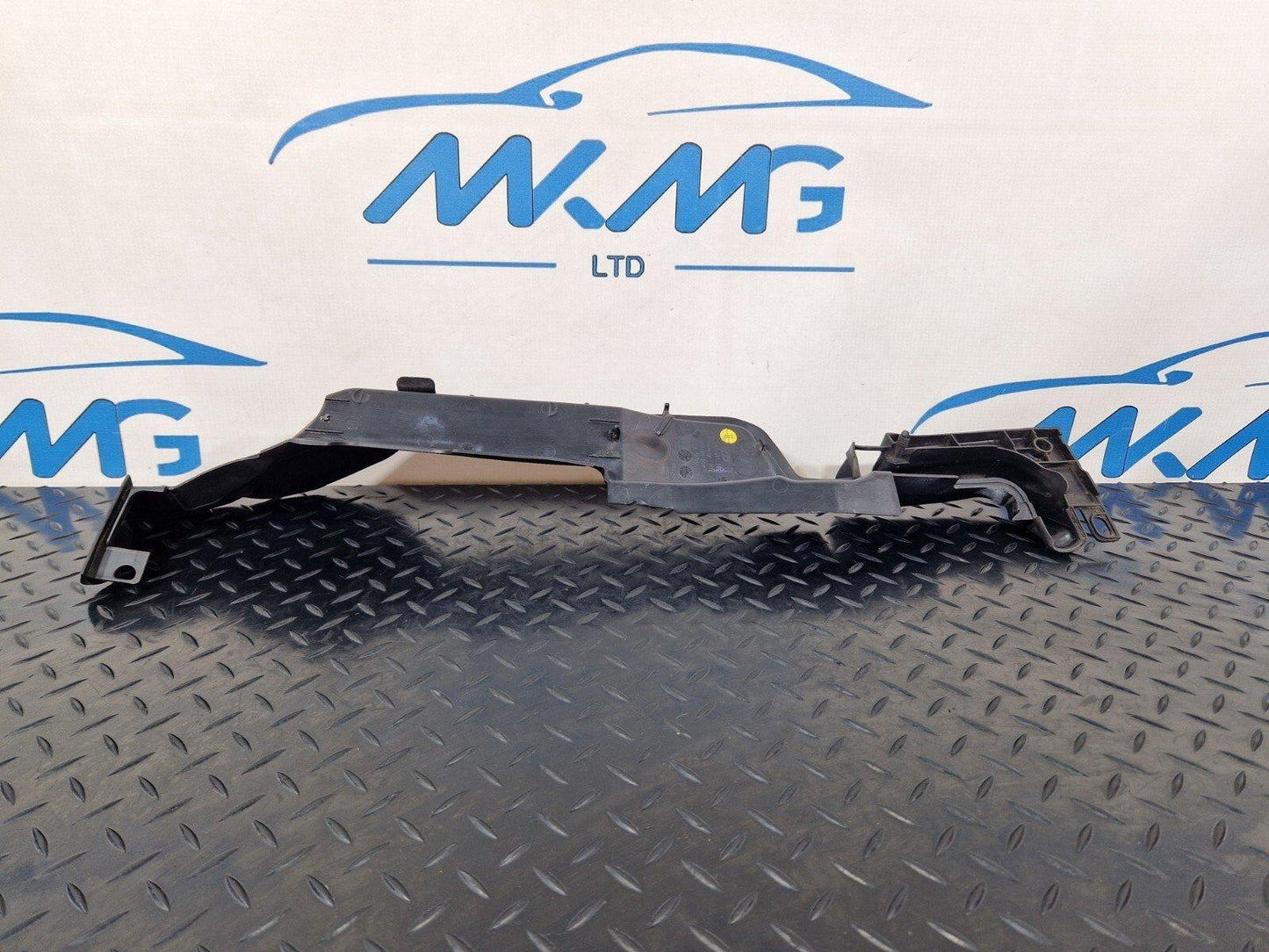 16-19 AUDI A4 B9 GENUINE RIGHT DRIVER SIDE WING PANEL SEAL 8W0821170