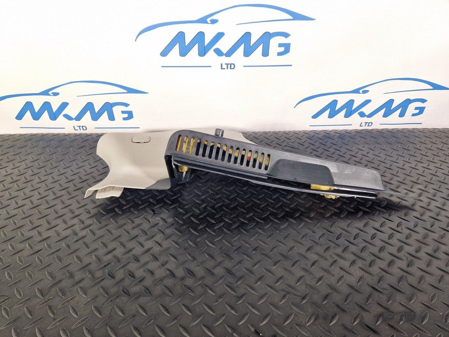 14-20 MERCEDES BENZ GLA 200 X156 OEM BOOT REAR RIGHT C-PILLAR TRIM A1566904400