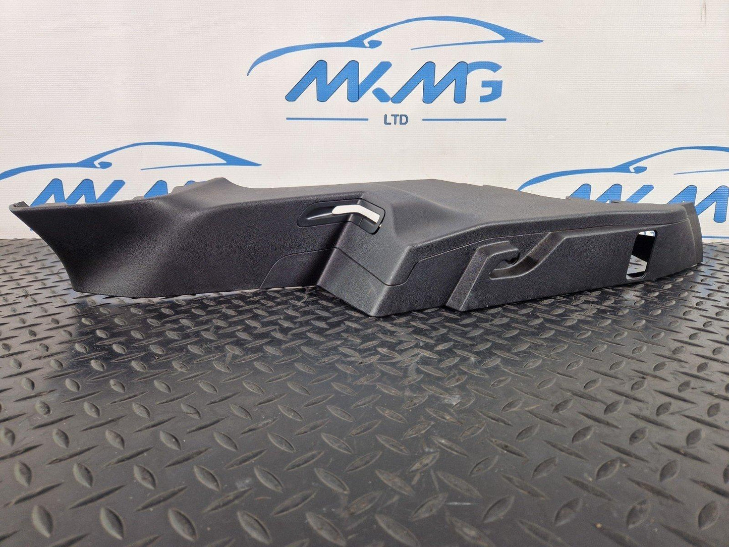 19-ON RANGE ROVER EVOQUE L551 GENUINE RIGHT QUATER SEAT BELT TRIM K8D2-31012-AD