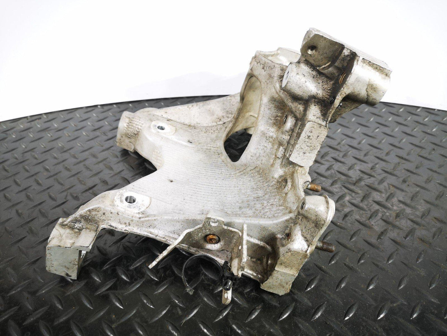 16-19 AUDI A4 B9 GENUINE 1.4 TFSI FRONT RIGHT SIDE SUBFRAME BRACKET 8W0399296E