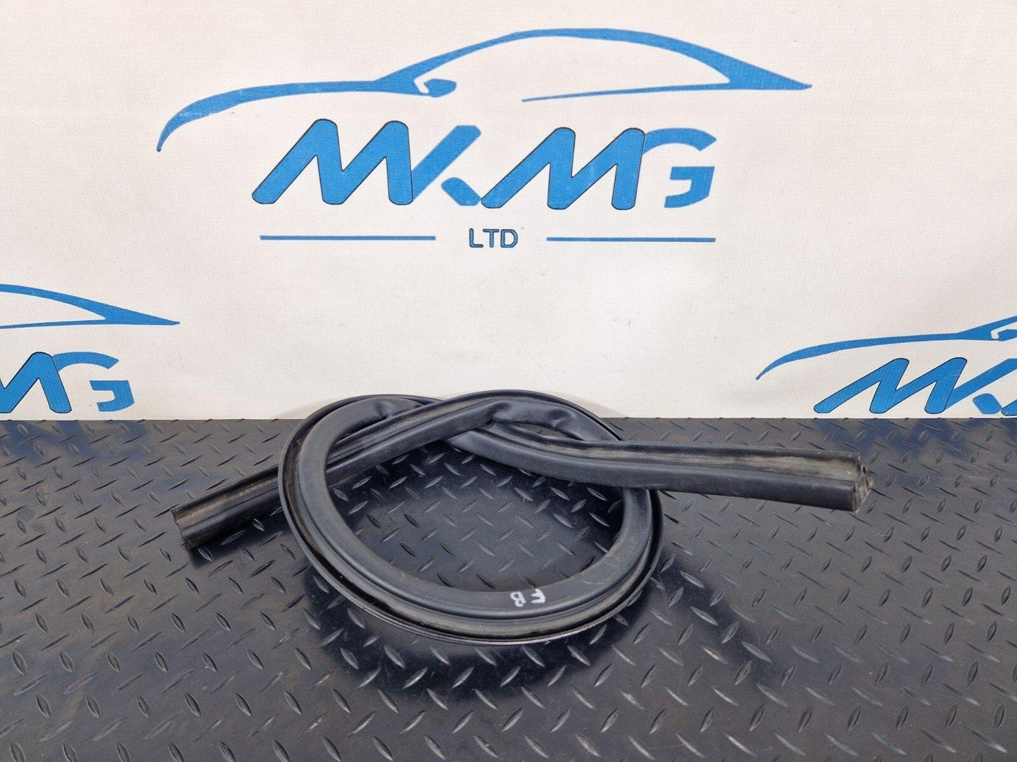 10-18 AUDI A7 4G S-LINE GENUINE ENGINE BAY BONNET RUBBER WEATHER SEAL 4G8823723A