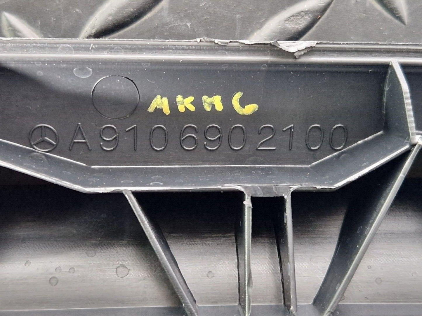 18-ON MERCEDES BENZ SPRINTER W907 W910 SUN VISOR HOLDER DRIVERS SIDE A9106902100