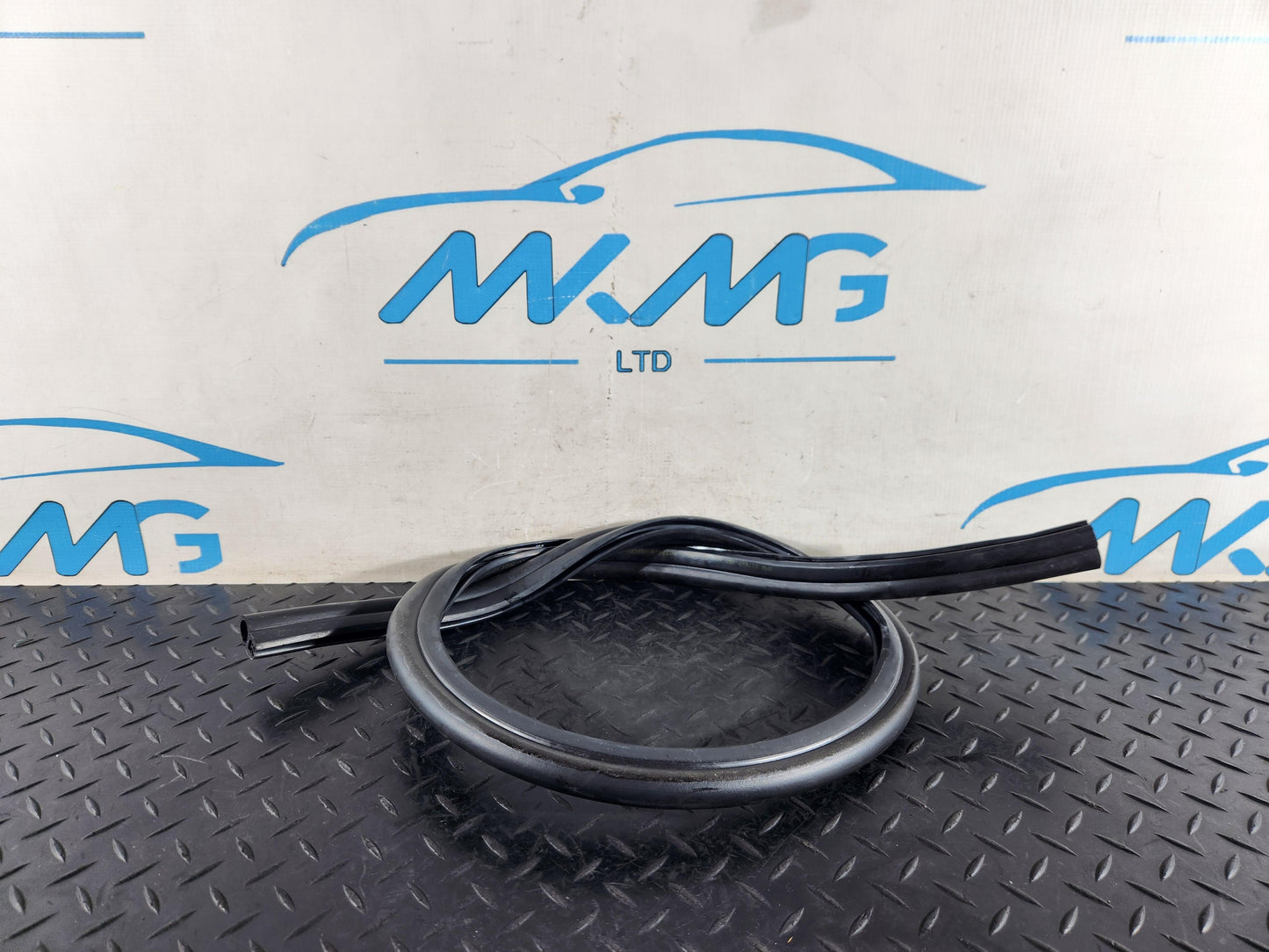 BMW 118i F40 Hatchback Genuine Engine Hood Rear Sealing Bonnet Rubber 7450916