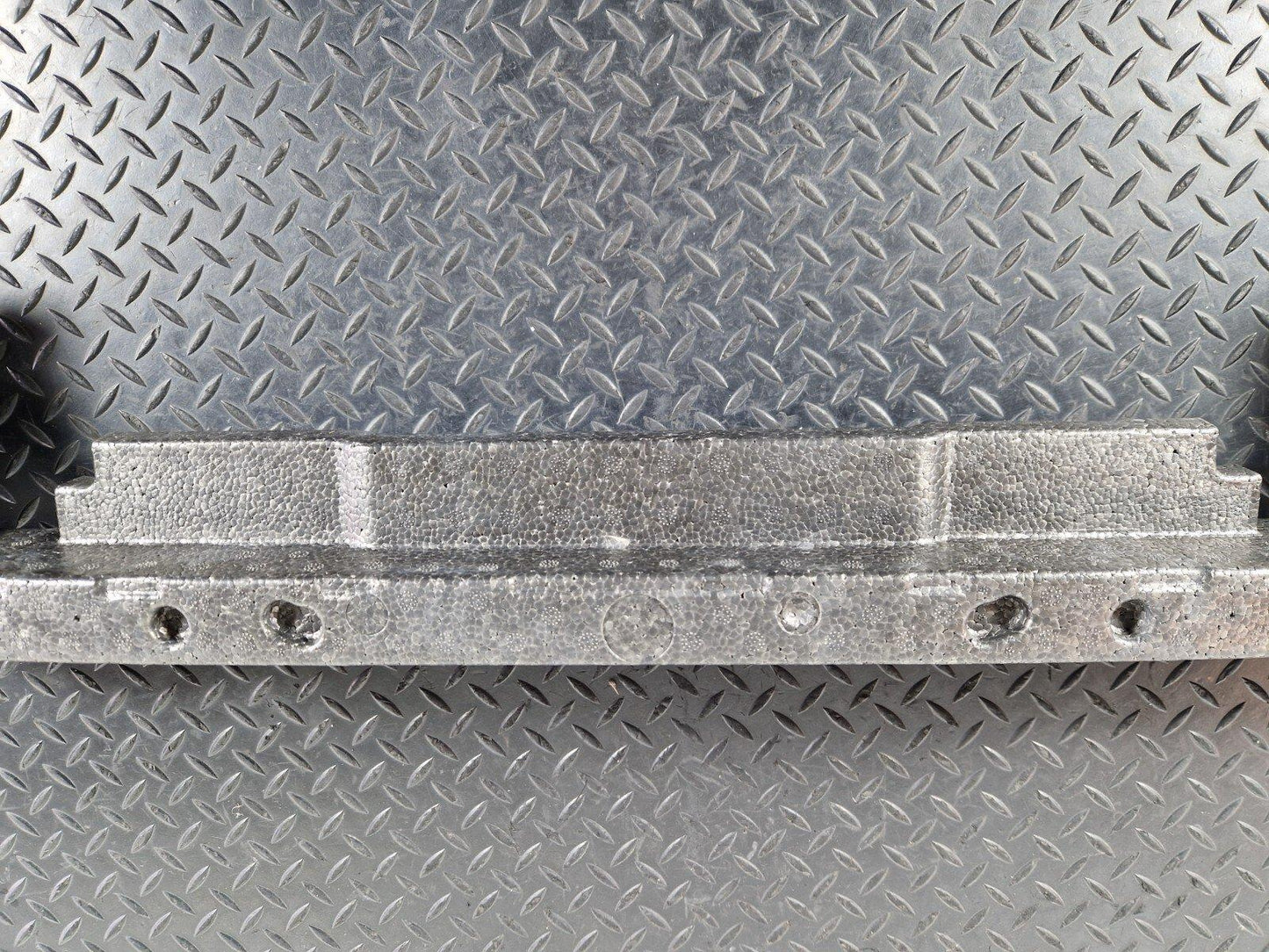 12-18 AUDI A6 C7 GENUINE FRONT BUMPER REINFORCEMENT ABSORBER FOAM 4G0807550Q