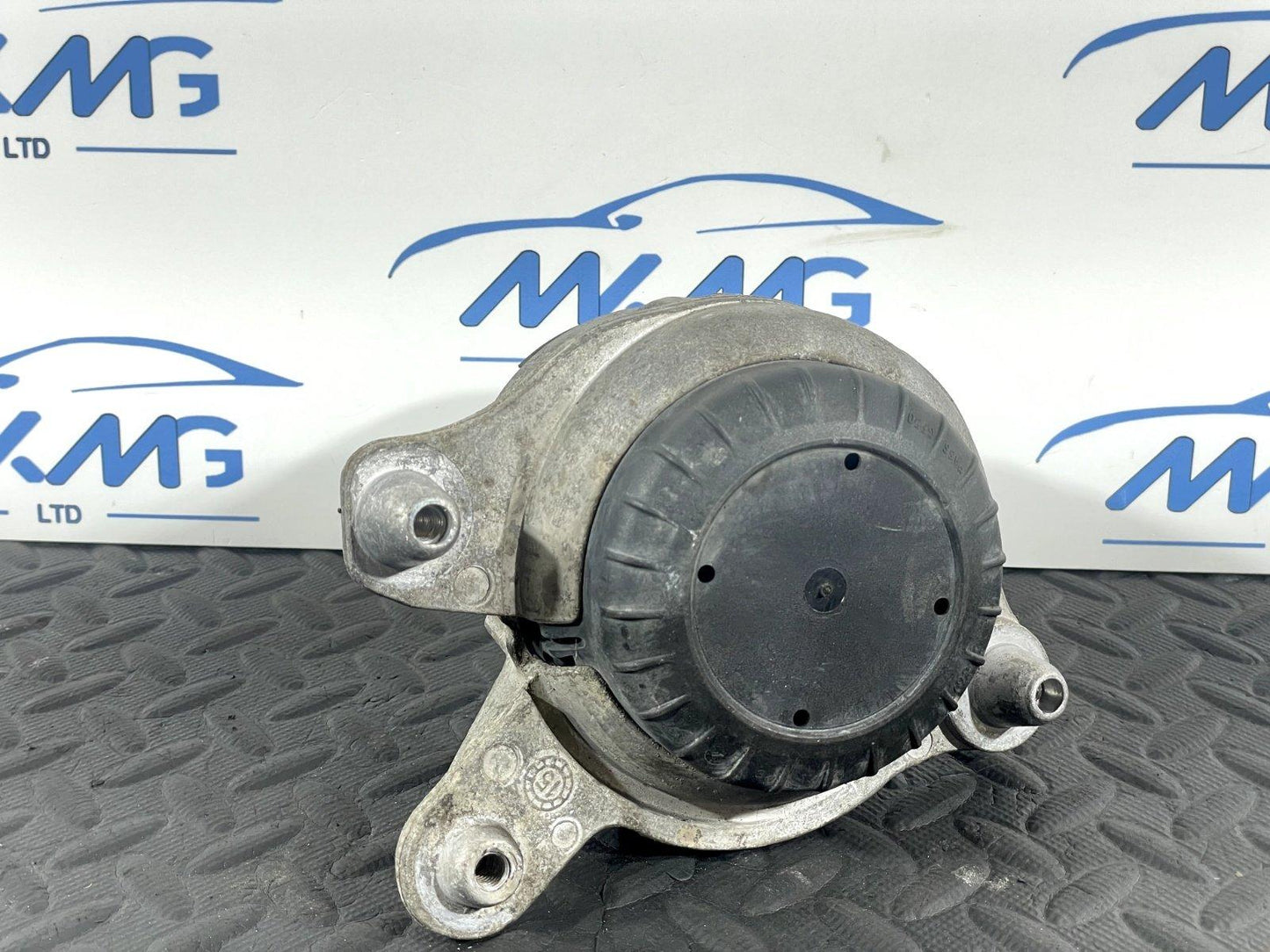 14-21 MERCEDES BENZ C300 W205 FRONT RIGHT DRIVER SIDE ENGINE MOUNT A2052406917