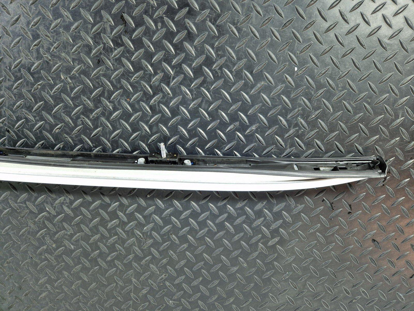 14-19 MERCEDES BENZ GLA X156 OEM LEFT PASSENGER SIDE N/S ROOF RAIL A1568900393