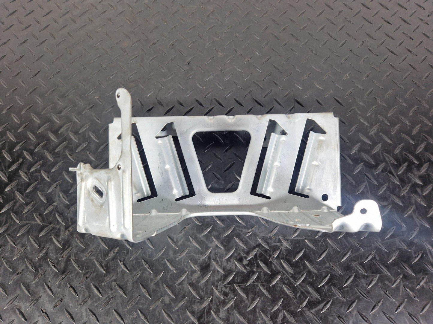 11-18 BMW 6 SERIES F06 HARMAN KARDON AMPLIFIER BRACKET MOUNT HOLDER 9174269