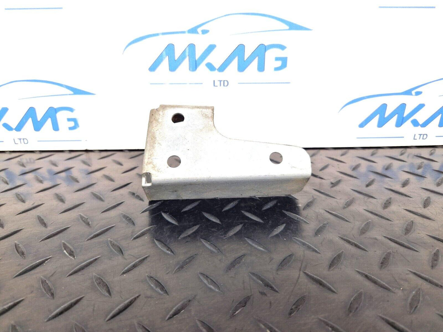 14-21 MERCEDES BENZ C200 W205 OEM MUFFLER MOUNT BRACKET HOLDER A2054921200