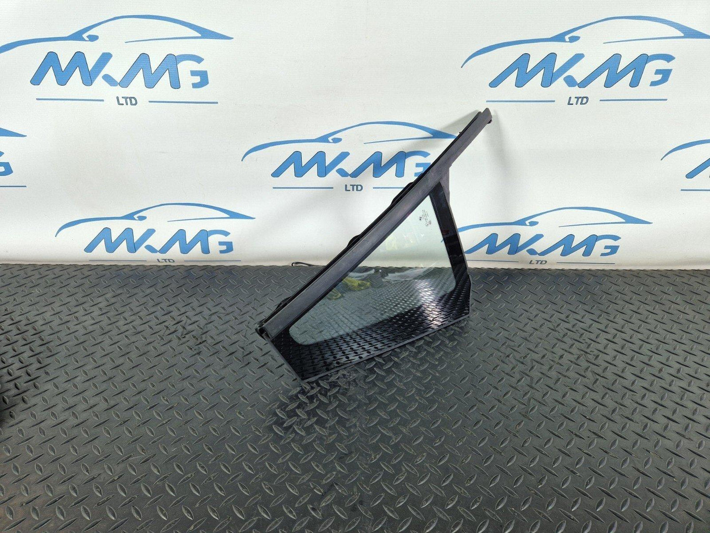 16-22 BMW X1 F48 GENUINE OEM REAR RIGHT O/S DOOR FIXED WINDOW GLASS 7405604