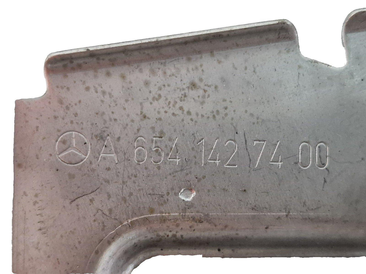 18-ON MERCEDES A CLASS W177 PARTICULATE FILTER PRESSURE SENSOR MOUNT A6541427400