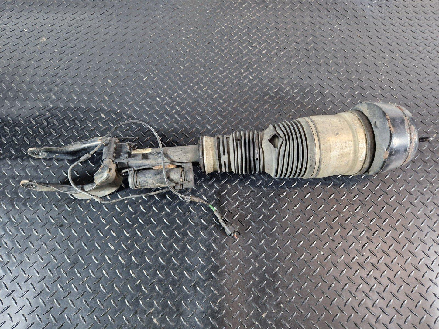 16-19 MERCEDES GLE W166 FRONT RIGHT AIR SUSPENSION SHOCK ABSORBER A1663233600