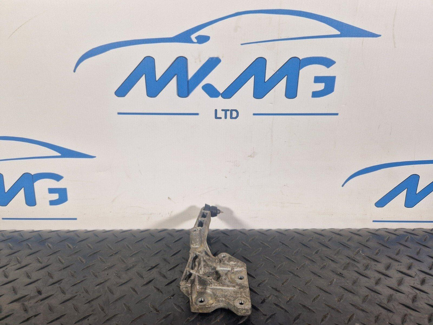 14-21 MERCEDES BENZ C300h W205 AIR FILTER HOUSING MOUNT BRACKET A6510940727