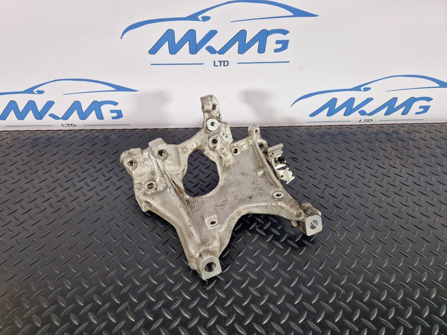 16-23 AUDI A5 F5 S-LINE GENUINE RIGHT SIDE ENGINE MOUNT BRACKET 8W0399296E