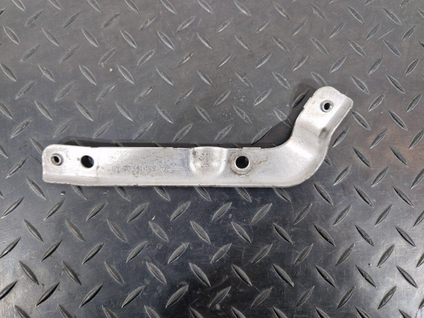 18-ON MERCEDES SPRINTER W907 W910 STARTER MOUNT SUPPORT BRACKET A6511510040