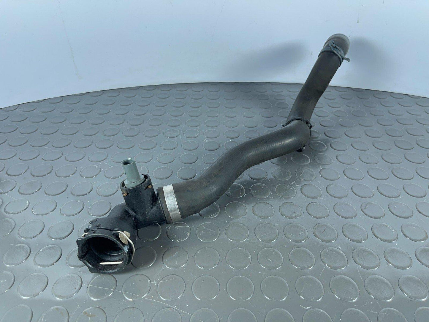 16-19 AUDI A4 B9 SALOON GENUINE 1.4 TFSI WATER COOLANT PIPE HOSE 8W0122055P
