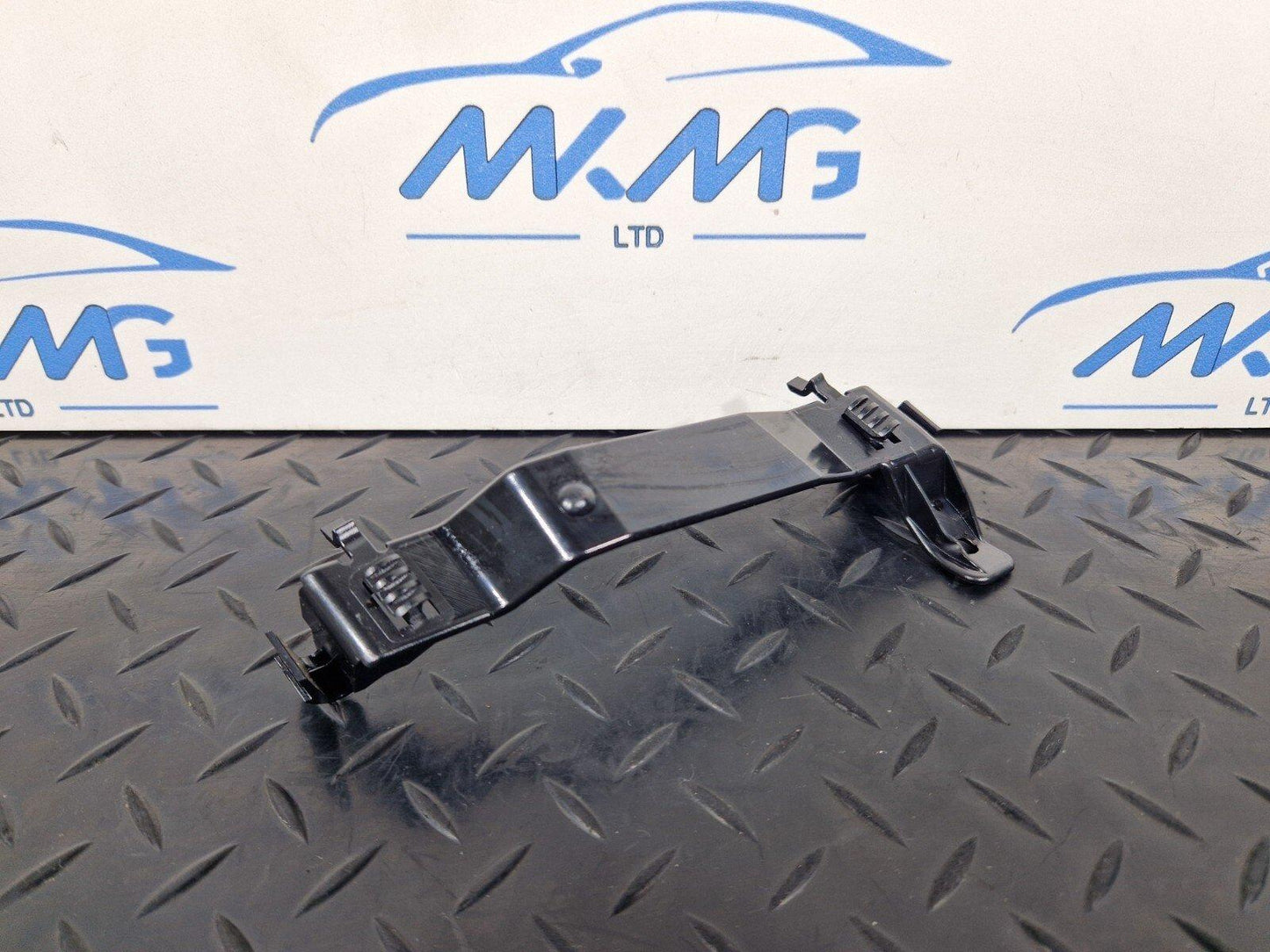 12-18 AUDI A6 C7 RIGHT HOLDER BRACKET 4G0867192