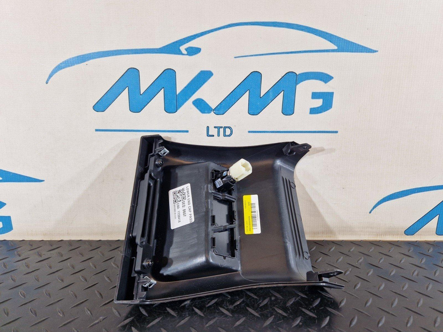 19-ON RANGE ROVER EVOQUE L551 GENUINE REAR CENTRE CONSOLE TRIM K8D2-04569-A