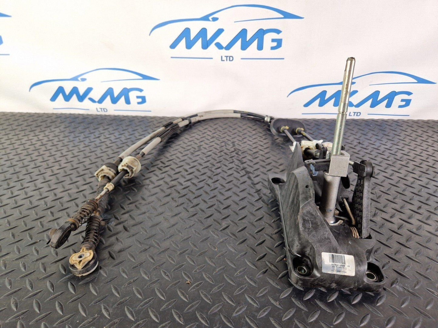 14-19 MERCEDES BENZ GLA X156 GEAR SELECTOR CABLE LINKAGE A1763600373