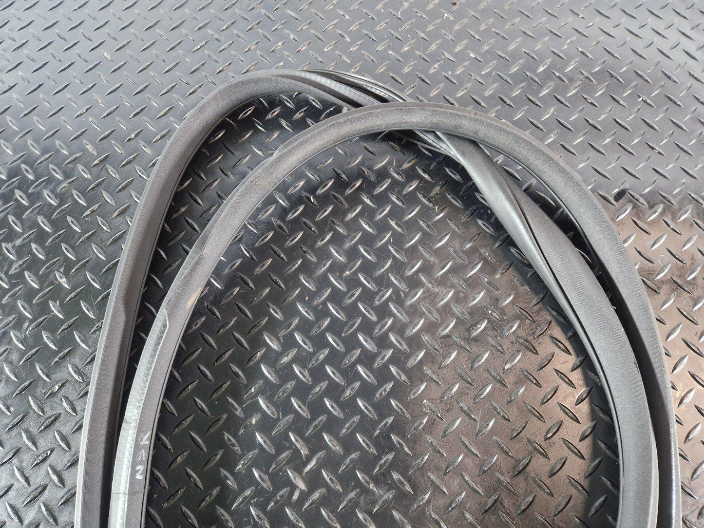 16-22 MERCEDES BENZ X253 REAR DOOR RUBBER SEAL FITS LEFT & RIGHT A2536970251