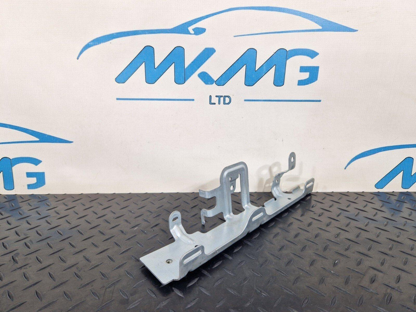 14-21 MERCEDES BENZ C220 W205 GENUINE LEFT SIDE N/S BOOT BRACKET A2056914300
