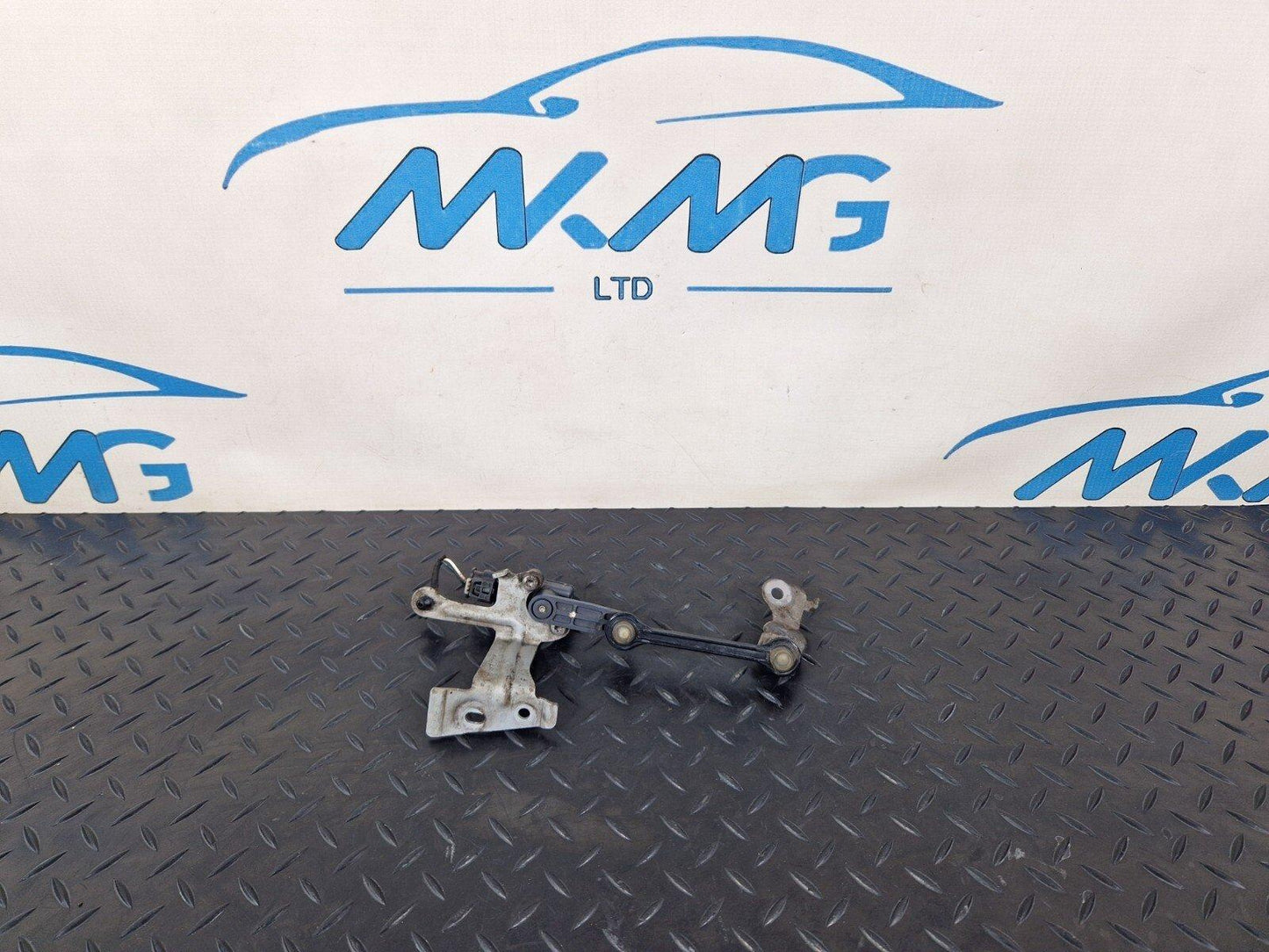19-ON MERCEDES A CLASS W177 REAR RIGHT HEADLIGHT HEIGHT LEVEL SENSOR A2473205400